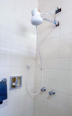 Casa à venda com 175m², 3 quartos e 2 vagas Casa à venda com 175m², 3 quartos e 2 vagasBanheiro