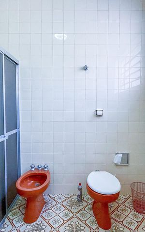Casa à venda com 175m², 3 quartos e 2 vagas Casa à venda com 175m², 3 quartos e 2 vagasBanheiro