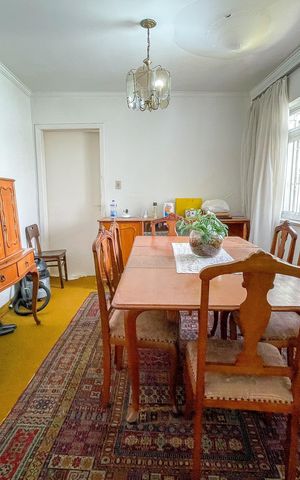 Casa à venda com 175m², 3 quartos e 2 vagas Casa à venda com 175m², 3 quartos e 2 vagasSala