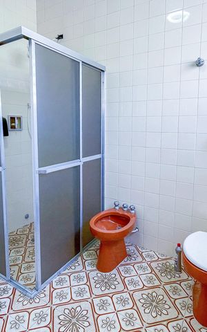 Casa à venda com 175m², 3 quartos e 2 vagas Casa à venda com 175m², 3 quartos e 2 vagasBanheiro