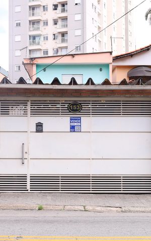 Casa à venda com 379m², 1 quarto e 5 vagasFachada do imóvel - Placa instalada no portão do imóvel
