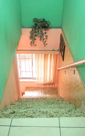 Casa à venda com 379m², 1 quarto e 5 vagasEscadas