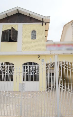 Casa à venda com 350m², 7 quartos e 4 vagasFachada