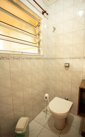 Casa à venda com 142m², 3 quartos e 5 vagas Casa à venda com 142m², 3 quartos e 5 vagasLavabo