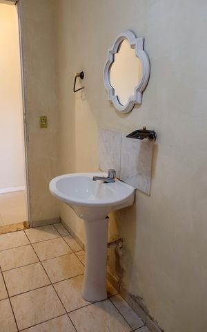 Casa à venda com 290m², 5 quartos e 2 vagas Casa à venda com 290m², 5 quartos e 2 vagasBanheiro