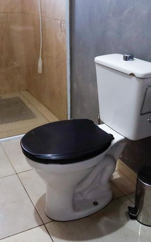 Casa à venda com 290m², 5 quartos e 2 vagas Casa à venda com 290m², 5 quartos e 2 vagasBanheiro 2