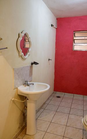 Casa à venda com 290m², 5 quartos e 2 vagas Casa à venda com 290m², 5 quartos e 2 vagasBanheiro