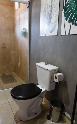 Casa à venda com 290m², 5 quartos e 2 vagas Casa à venda com 290m², 5 quartos e 2 vagasBanheiro 2
