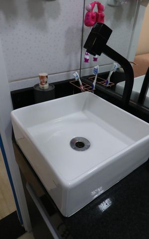 Apartamento à venda com 60m², 2 quartos e 2 vagasBanheiro da Suíte - Pia