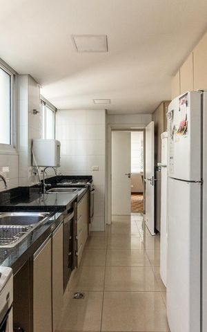 Apartamento à venda com 239m², 5 quartos e 2 vagas Apartamento à venda com 239m², 5 quartos e 2 vagasCozinha