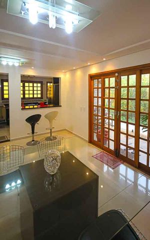 Casa à venda com 245m², 4 quartos e 6 vagas Casa à venda com 245m², 4 quartos e 6 vagasSala de Jantar