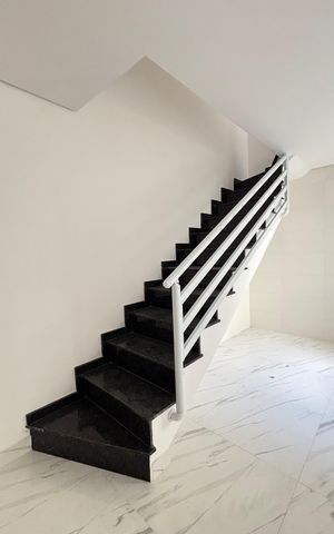 Apartamento para alugar com 104m², 2 quartos e 1 vaga Apartamento para alugar com 104m², 2 quartos e 1 vagaEscada
