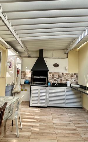Casa à venda com 222m², 4 quartos e 3 vagas Casa à venda com 222m², 4 quartos e 3 vagasChurrasqueira