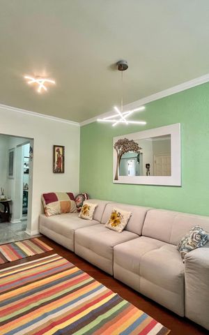 Casa à venda com 222m², 4 quartos e 3 vagas Casa à venda com 222m², 4 quartos e 3 vagasSala