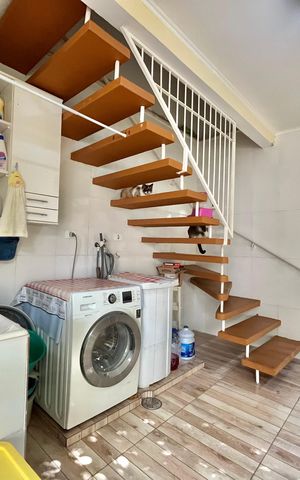 Casa à venda com 222m², 4 quartos e 3 vagas Casa à venda com 222m², 4 quartos e 3 vagasÁrea de Serviço