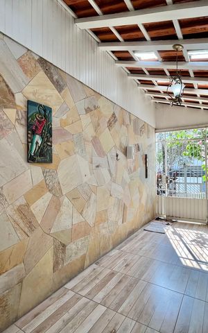 Casa à venda com 222m², 4 quartos e 3 vagas Casa à venda com 222m², 4 quartos e 3 vagasHall de entrada
