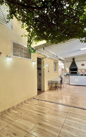 Casa à venda com 222m², 4 quartos e 3 vagas Casa à venda com 222m², 4 quartos e 3 vagasQuintal