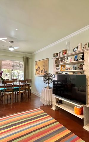Casa à venda com 222m², 4 quartos e 3 vagas Casa à venda com 222m², 4 quartos e 3 vagasSala