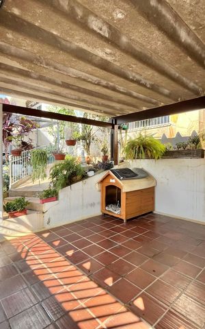 Casa à venda com 222m², 4 quartos e 3 vagas Casa à venda com 222m², 4 quartos e 3 vagasGaragem