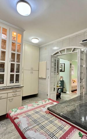 Casa à venda com 222m², 4 quartos e 3 vagas Casa à venda com 222m², 4 quartos e 3 vagasCozinha