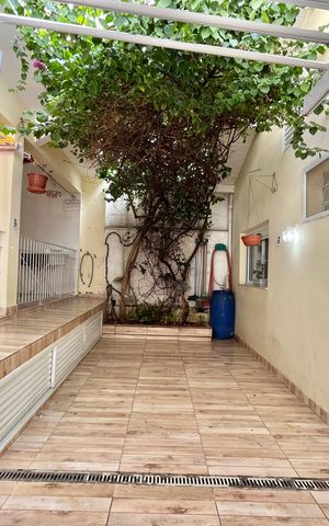 Casa à venda com 222m², 4 quartos e 3 vagas Casa à venda com 222m², 4 quartos e 3 vagasQuintal