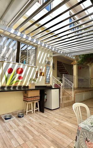 Casa à venda com 222m², 4 quartos e 3 vagas Casa à venda com 222m², 4 quartos e 3 vagasQuintal