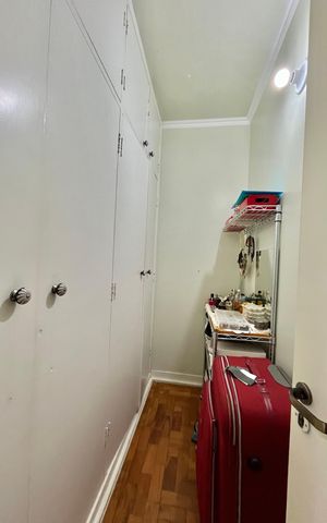 Casa à venda com 222m², 4 quartos e 3 vagas Casa à venda com 222m², 4 quartos e 3 vagasCloset