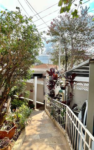 Casa à venda com 222m², 4 quartos e 3 vagas Casa à venda com 222m², 4 quartos e 3 vagasHall de entrada