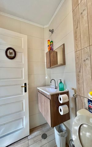 Casa à venda com 222m², 4 quartos e 3 vagas Casa à venda com 222m², 4 quartos e 3 vagasBanheiro de serviço