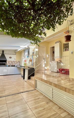 Casa à venda com 222m², 4 quartos e 3 vagas Casa à venda com 222m², 4 quartos e 3 vagasQuintal