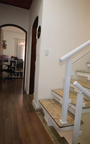 Casa à venda com 120m², 3 quartos e 2 vagasCorredor Quartos