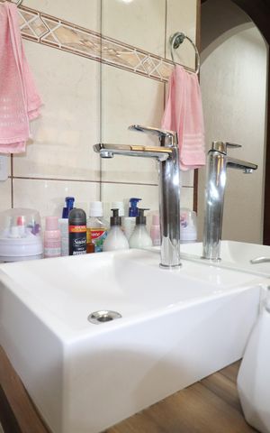 Casa à venda com 120m², 3 quartos e 2 vagasBanheiro 1
