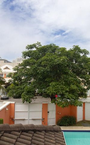 Casa à venda com 251m², 5 quartos e 4 vagas Casa à venda com 251m², 5 quartos e 4 vagasVista da Suíte 1