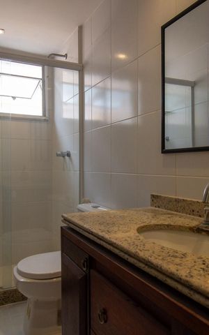Casa à venda com 251m², 5 quartos e 4 vagas Casa à venda com 251m², 5 quartos e 4 vagasBanheiro Social