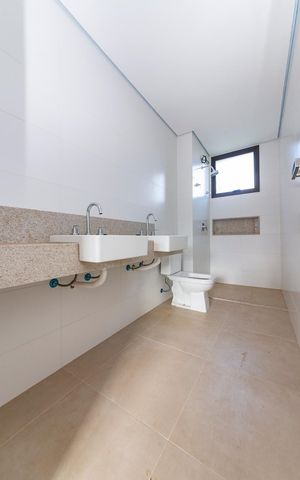 Apartamento à venda com 228m², 4 quartos e 3 vagasBanheiro da Suíte 1