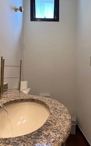 Apartamento à venda com 220m², 3 quartos e 4 vagas Apartamento à venda com 220m², 3 quartos e 4 vagasLavabo