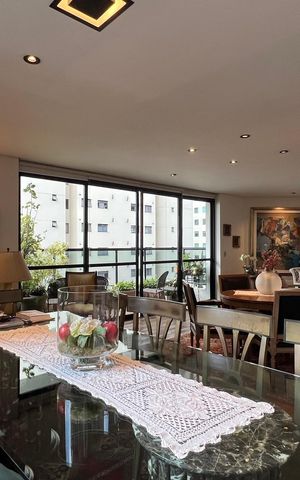 Apartamento à venda com 220m², 3 quartos e 4 vagas Apartamento à venda com 220m², 3 quartos e 4 vagasSala de Jantar