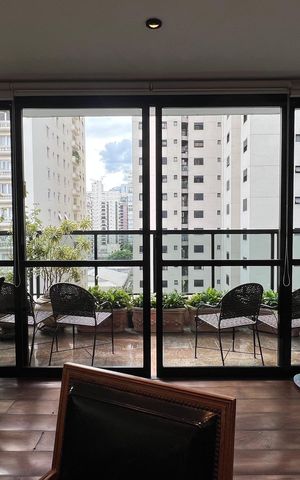 Apartamento à venda com 220m², 3 quartos e 4 vagas Apartamento à venda com 220m², 3 quartos e 4 vagasVaranda