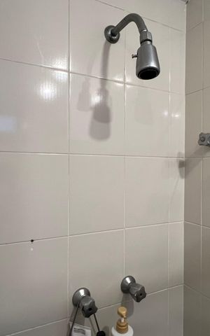 Apartamento à venda com 220m², 3 quartos e 4 vagas Apartamento à venda com 220m², 3 quartos e 4 vagasBanheiro da Suíte 1