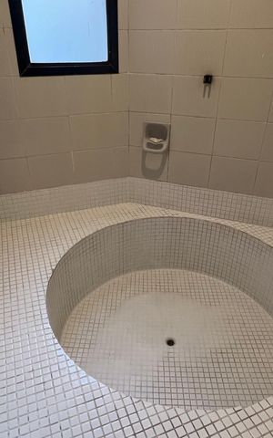 Apartamento à venda com 220m², 3 quartos e 4 vagas Apartamento à venda com 220m², 3 quartos e 4 vagasBanheiro da Suíte 2