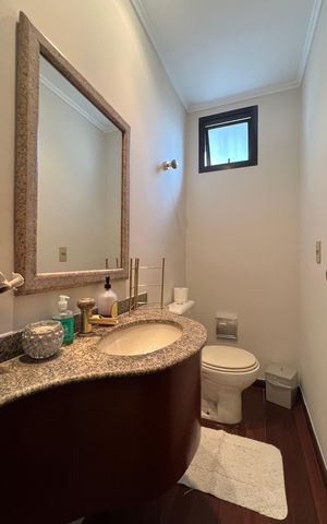 Apartamento à venda com 220m², 3 quartos e 4 vagas Apartamento à venda com 220m², 3 quartos e 4 vagasLavabo