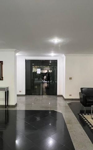 Apartamento à venda com 220m², 3 quartos e 4 vagas Apartamento à venda com 220m², 3 quartos e 4 vagasHall de entrada