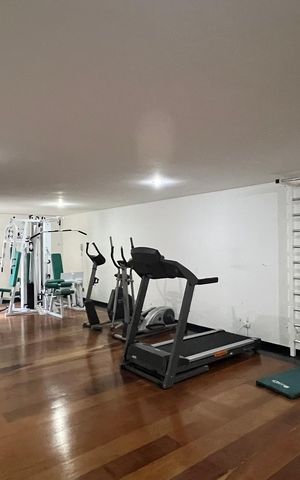 Apartamento à venda com 220m², 3 quartos e 4 vagas Apartamento à venda com 220m², 3 quartos e 4 vagasAcademia