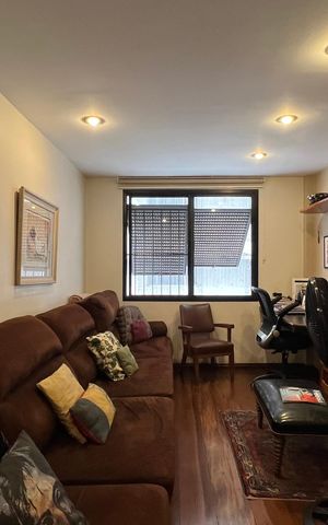 Apartamento à venda com 220m², 3 quartos e 4 vagas Apartamento à venda com 220m², 3 quartos e 4 vagasSala de TV