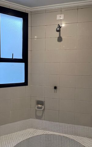 Apartamento à venda com 220m², 3 quartos e 4 vagas Apartamento à venda com 220m², 3 quartos e 4 vagasBanheiro da Suíte 2