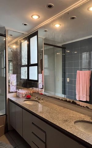 Apartamento à venda com 220m², 3 quartos e 4 vagas Apartamento à venda com 220m², 3 quartos e 4 vagasBanheiro da Suíte 2