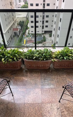 Apartamento à venda com 220m², 3 quartos e 4 vagas Apartamento à venda com 220m², 3 quartos e 4 vagasVaranda