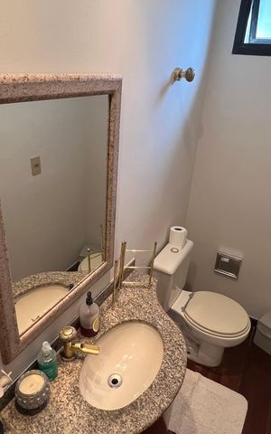 Apartamento à venda com 220m², 3 quartos e 4 vagas Apartamento à venda com 220m², 3 quartos e 4 vagasLavabo