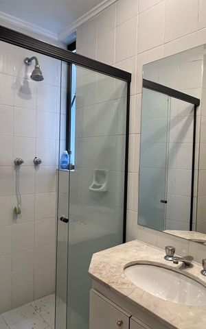 Apartamento à venda com 220m², 3 quartos e 4 vagas Apartamento à venda com 220m², 3 quartos e 4 vagasBanheiro