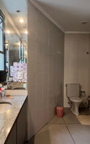 Apartamento à venda com 220m², 3 quartos e 4 vagas Apartamento à venda com 220m², 3 quartos e 4 vagasBanheiro da Suíte 2